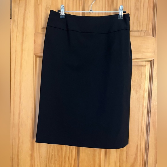 Banana Republic Dresses & Skirts - Banana Republic Black Skirt Size 0